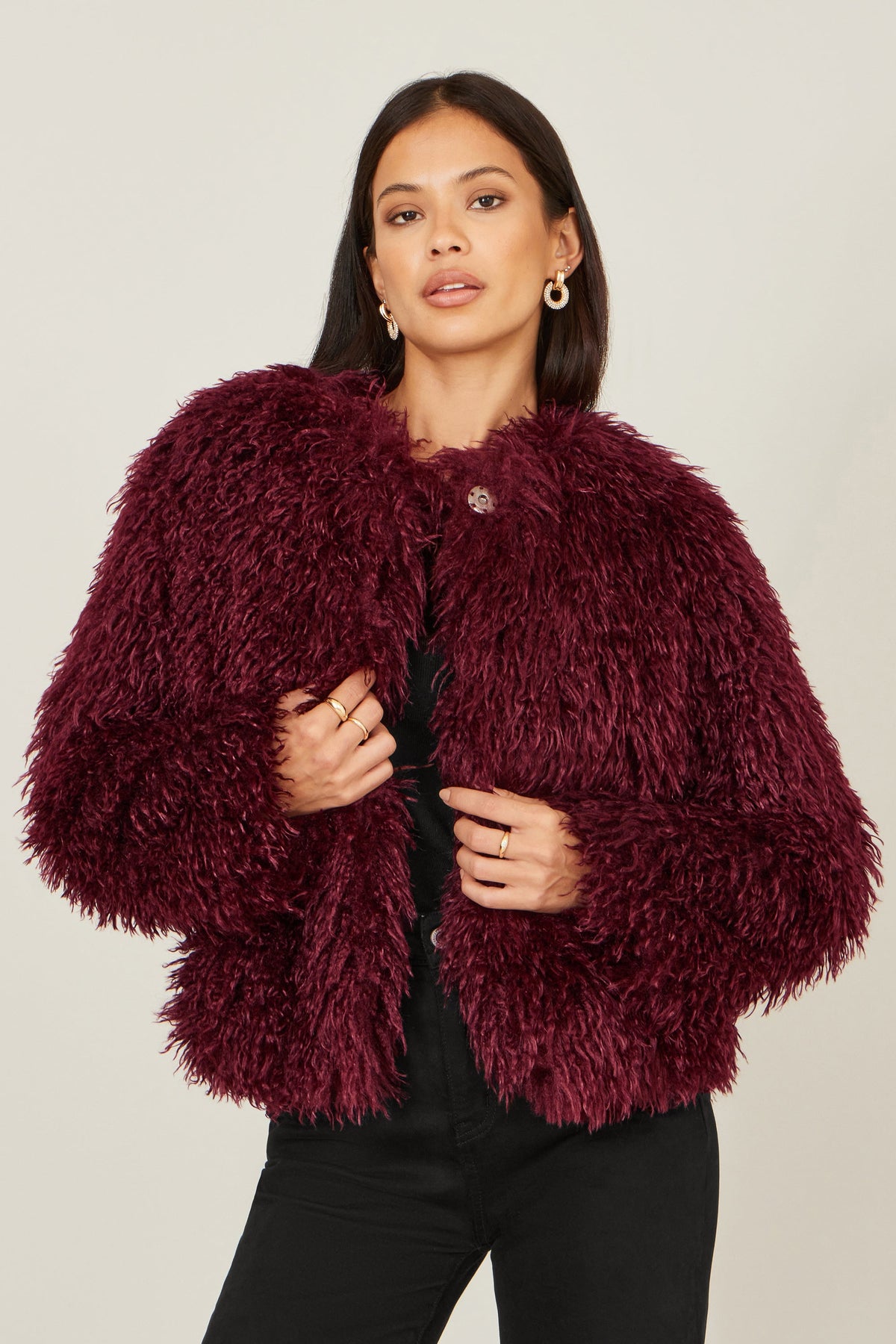 Yumi-burgundy-fluffy-jacket