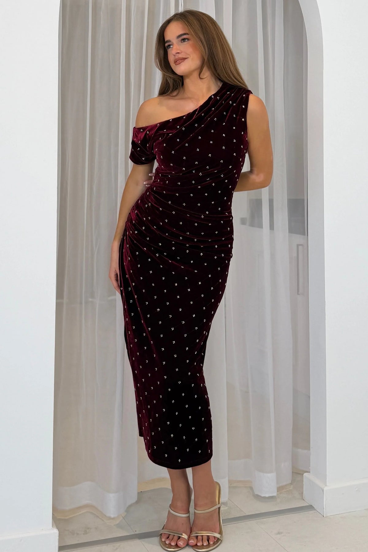 girl-in-mind-donna-asymmetric-burgundy-velvet-midi-dress-2