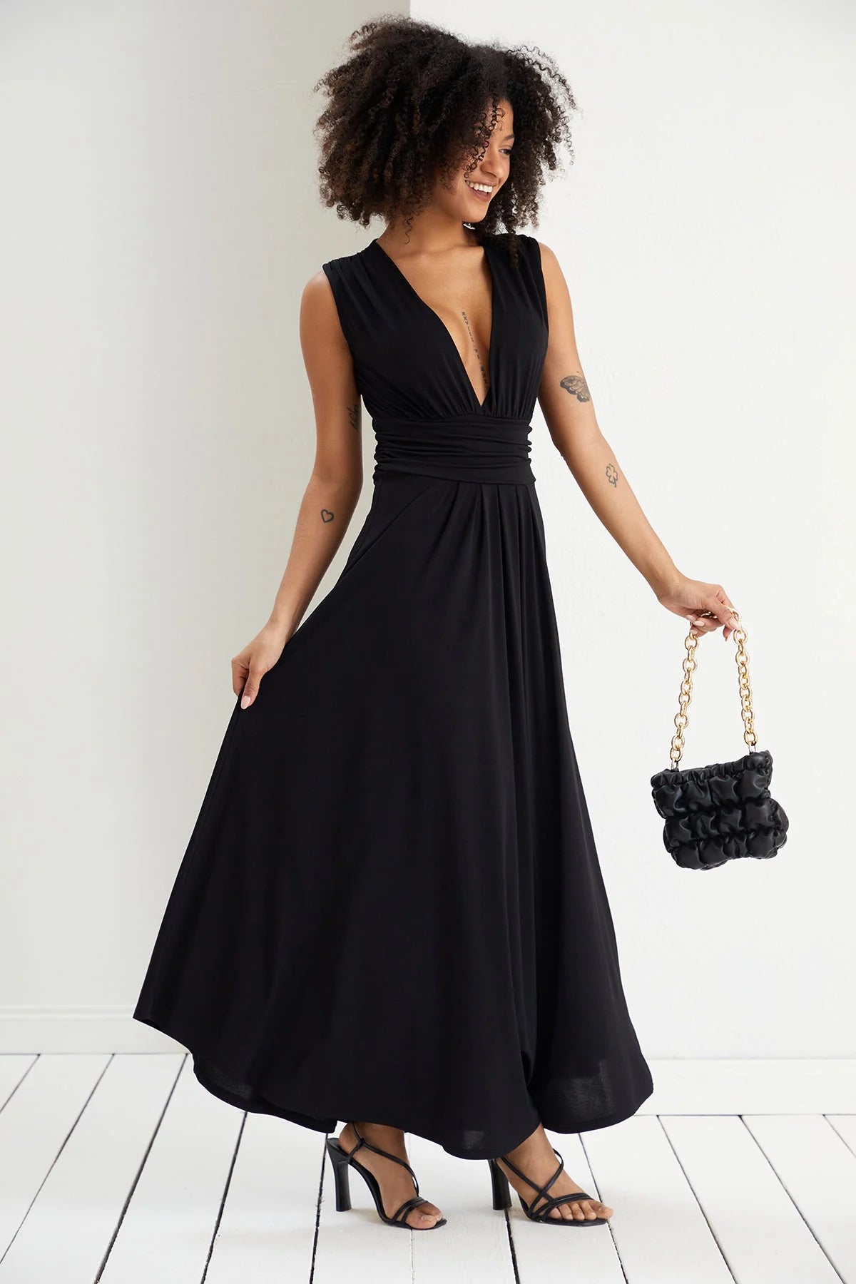 jenerique-black-dress